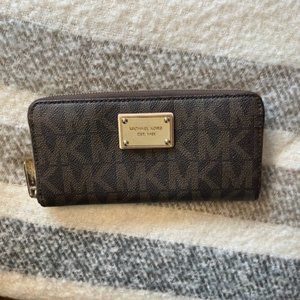 MK Michael Kors Signature Intial Wallet Jet Set Continental Brown Gold Plate Zip